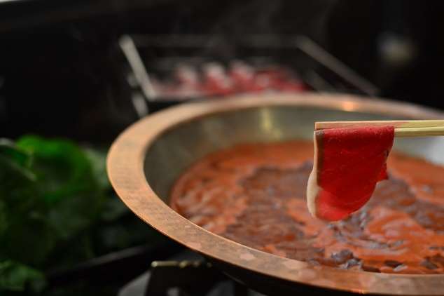 トマトスープでエゾシカしゃぶしゃぶ ジビエが地域を元気にする 日本ジビエ振興協会